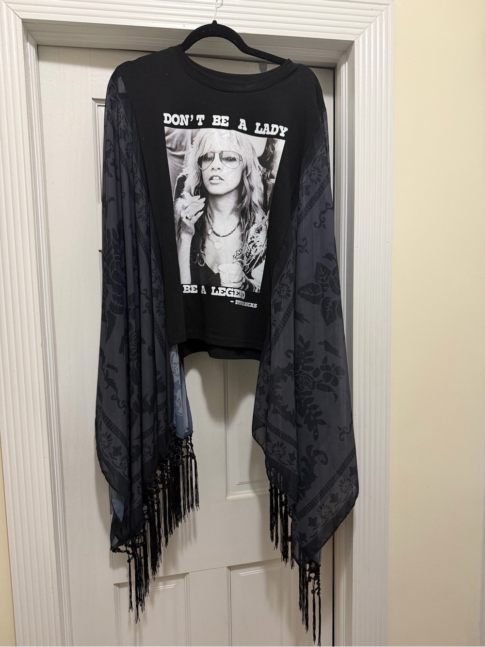 Black Graphic tshirt - kimono top